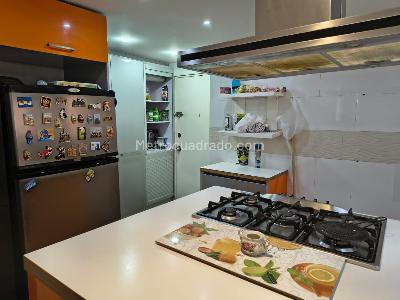 Apartamento de 3 alcobas en venta en La Carolina, Bogotá, 168 m² · foto 10 de 19