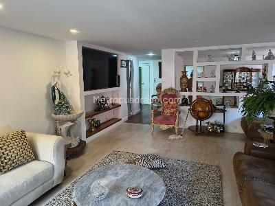 Apartamento de 3 alcobas en venta en La Carolina, Bogotá, 168 m² · foto 3 de 19