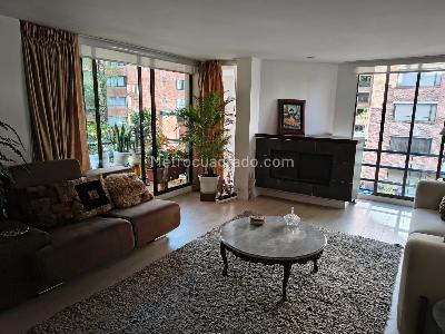 Apartamento de 3 alcobas en venta en La Carolina, Bogotá, 168 m² · foto 4 de 19