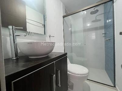 Apartamento de 3 alcobas en venta en El Diamante, Medellín, 75 m² · foto 2 de 16