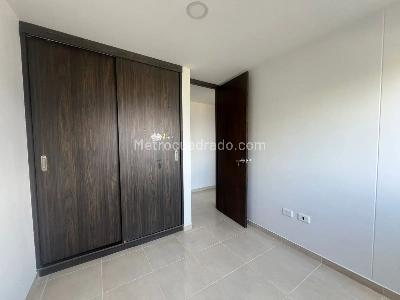 Apartamento de 3 alcobas en venta en El Diamante, Medellín, 75 m² · foto 3 de 16