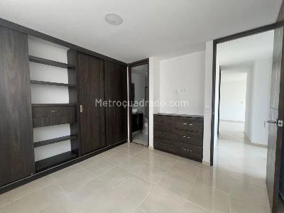 Apartamento de 3 alcobas en venta en El Diamante, Medellín, 75 m² · foto 4 de 16