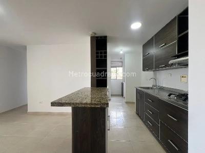 Apartamento de 3 alcobas en venta en El Diamante, Medellín, 75 m² · foto 5 de 16