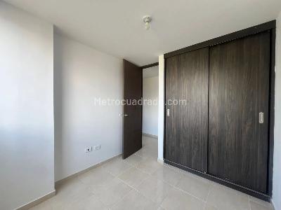 Apartamento de 3 alcobas en venta en El Diamante, Medellín, 75 m² · foto 9 de 16