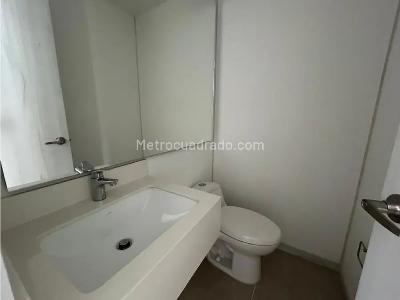Apartamento de 3 alcobas en venta en El Poblado, Medellín, 104 m² · foto 3 de 10