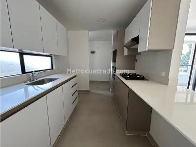 Apartamento de 3 alcobas en venta en El Poblado, Medellín, 104 m² · foto 6 de 10
