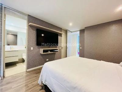 Apartamento de 2 alcobas en venta en El Poblado, Medellín, 110 m² · foto 5 de 10