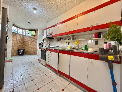 Casa de 5 alcobas en venta en Lagos Del Cacique, Bucaramanga, 395 m² · foto 2 de 20