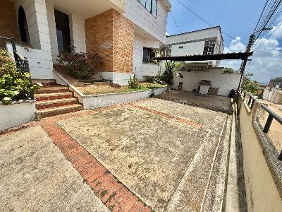 Casa de 5 alcobas en venta en Lagos Del Cacique, Bucaramanga, 395 m² · foto 5 de 20
