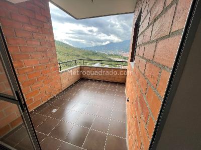 Apartamento de 3 alcobas en venta en Amazonia, Bello, 90 m² · foto 9 de 13