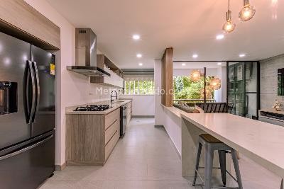 Apartamento de 2 alcobas en venta en El Poblado La Florida, Medellín, 127 m² · foto 7 de 18