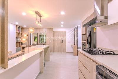 Apartamento de 2 alcobas en venta en El Poblado La Florida, Medellín, 127 m² · foto 8 de 18
