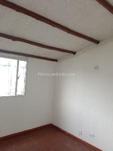 Casa de 4 alcobas en venta en Villas De Granada, Bogotá, 45 m² · foto 3 de 14