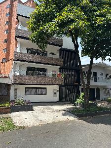 Apartamento de 3 alcobas en venta en Florida Nueva, Medellín, 138 m² · foto 2 de 14
