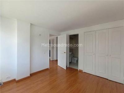 Apartamento de 1 alcoba en venta en Chico, Bogotá, 35 m² · foto 5 de 7