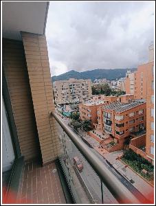 Apartamento de 2 alcobas en venta en Los Rosales Chico, Bogotá, 76 m² · foto 2 de 9
