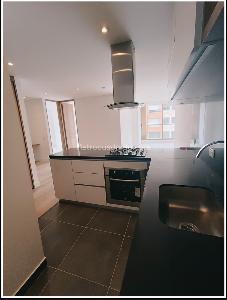 Apartamento de 2 alcobas en venta en Los Rosales Chico, Bogotá, 76 m² · foto 3 de 9