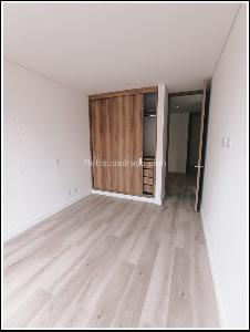 Apartamento de 2 alcobas en venta en Los Rosales Chico, Bogotá, 76 m² · foto 7 de 9