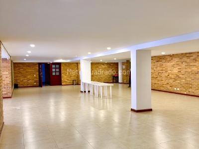 Apartamento de 3 alcobas en venta en San Jose Del Prado, Bogotá, 149 m² · foto 2 de 20