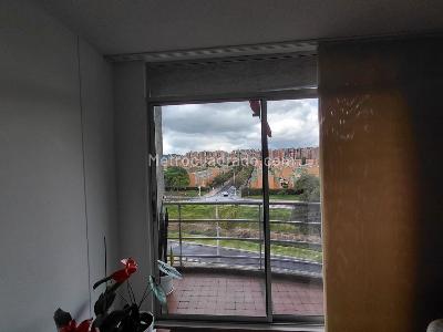Apartamento de 3 alcobas en venta en Mazuren Colina, Bogotá, 70 m² · foto 2 de 18
