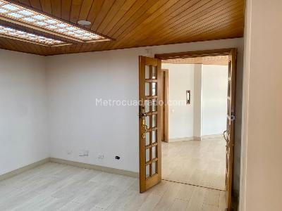 Apartamento de 4 alcobas en venta en Santa Barbara Central, Bogotá, 172 m² · foto 5 de 15