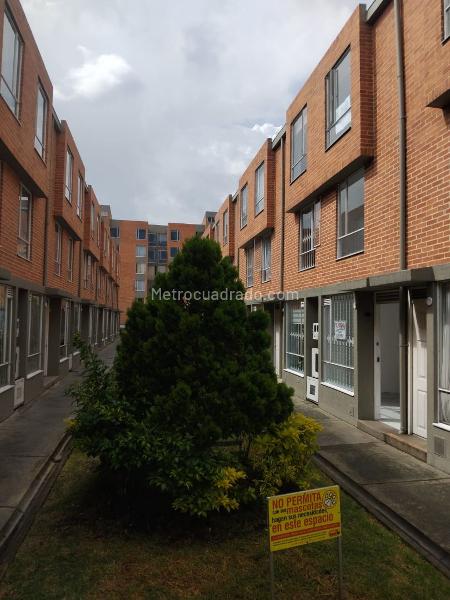 Casa en Arriendo, VILLA ALSACIA Zona Urbana, Bogotá D.C.