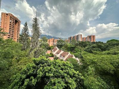 Apartamento de 3 alcobas en venta en El Poblado, Medellín, 91 m² · foto 2 de 7