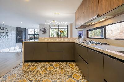 Casa de 5 alcobas en venta en Los Arrayanes, Bogotá, 317 m² · foto 4 de 17
