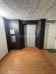 Apartamento de 3 alcobas en venta en Castilla Condado, Bogotá, 47 m² · foto 2 de 18