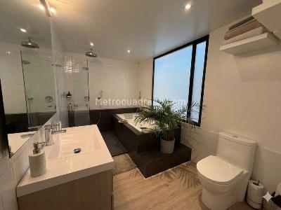 Apartamento de 2 alcobas en venta en Chapinero Alto, Bogotá, 158 m² · foto 3 de 13