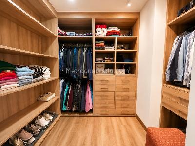Apartamento de 2 alcobas en venta en Chico Reservado, Bogotá, 153 m² · foto 6 de 16