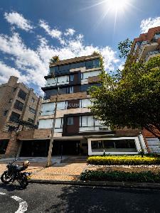 Apartamento de 2 alcobas en venta en Chico Reservado, Bogotá, 153 m² · foto 2 de 16