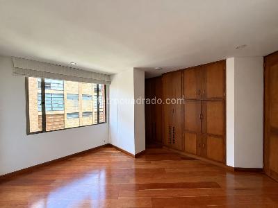 Apartamento de 3 alcobas en venta en Chico Reservado, Bogotá, 133 m² · foto 13 de 14