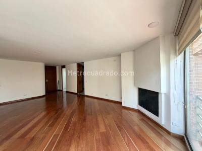 Apartamento de 3 alcobas en venta en Chico Reservado, Bogotá, 133 m² · foto 2 de 14