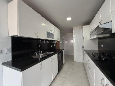 Apartamento de 3 alcobas en venta en Chico Reservado, Bogotá, 133 m² · foto 4 de 14