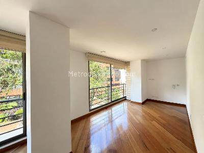 Apartamento de 3 alcobas en venta en Chico Reservado, Bogotá, 133 m² · foto 3 de 14