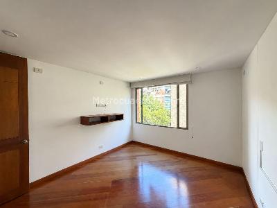 Apartamento de 3 alcobas en venta en Chico Reservado, Bogotá, 133 m² · foto 8 de 14