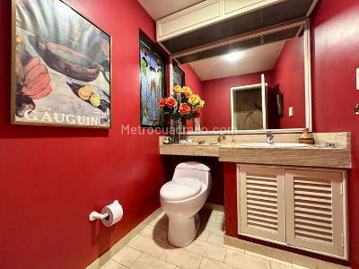 Apartamento de 3 alcobas en venta en Los Rosales, Bogotá, 329 m² · foto 11 de 20