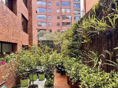 Apartamento de 3 alcobas en venta en Los Rosales, Bogotá, 329 m² · foto 19 de 20