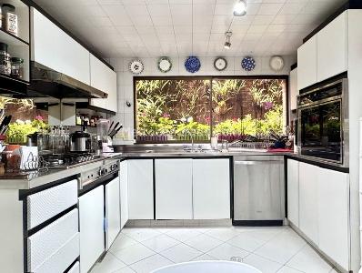 Apartamento de 3 alcobas en venta en Los Rosales, Bogotá, 329 m² · foto 7 de 20