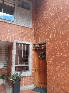 Casa de 4 alcobas en venta en Gratamira Colina Y Alrededores, Bogotá, 240 m² · foto 2 de 20