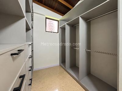 Casa de 3 alcobas en arriendo en El Poblado El Tesoro, Medellín, 302 m² · foto 11 de 20