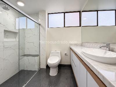 Casa de 3 alcobas en arriendo en El Poblado El Tesoro, Medellín, 302 m² · foto 12 de 20