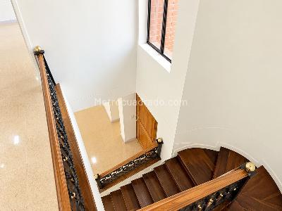 Casa de 3 alcobas en arriendo en El Poblado El Tesoro, Medellín, 302 m² · foto 8 de 20
