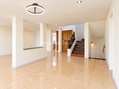 Casa de 3 alcobas en arriendo en El Poblado El Tesoro, Medellín, 302 m² · foto 3 de 20