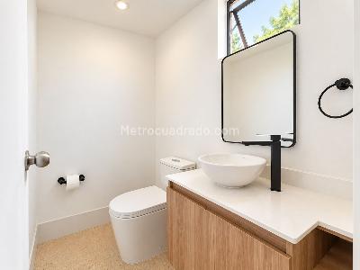 Casa de 3 alcobas en arriendo en El Poblado El Tesoro, Medellín, 302 m² · foto 4 de 20