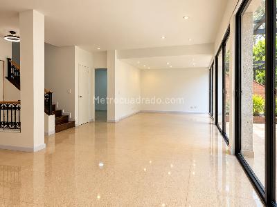 Casa de 3 alcobas en arriendo en El Poblado El Tesoro, Medellín, 302 m² · foto 17 de 20