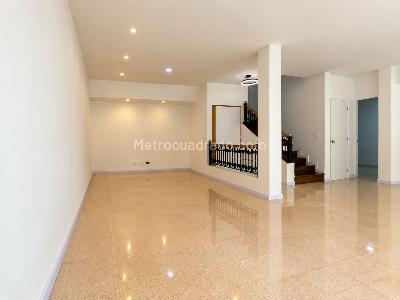 Casa de 3 alcobas en arriendo en El Poblado El Tesoro, Medellín, 302 m² · foto 16 de 20