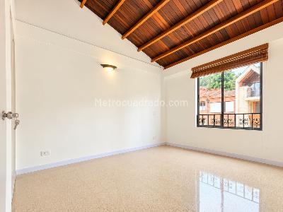 Casa de 3 alcobas en arriendo en El Poblado El Tesoro, Medellín, 302 m² · foto 14 de 20