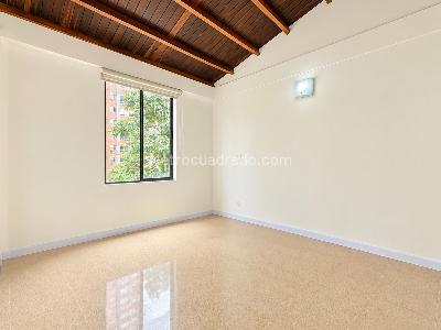 Casa de 3 alcobas en arriendo en El Poblado El Tesoro, Medellín, 302 m² · foto 13 de 20